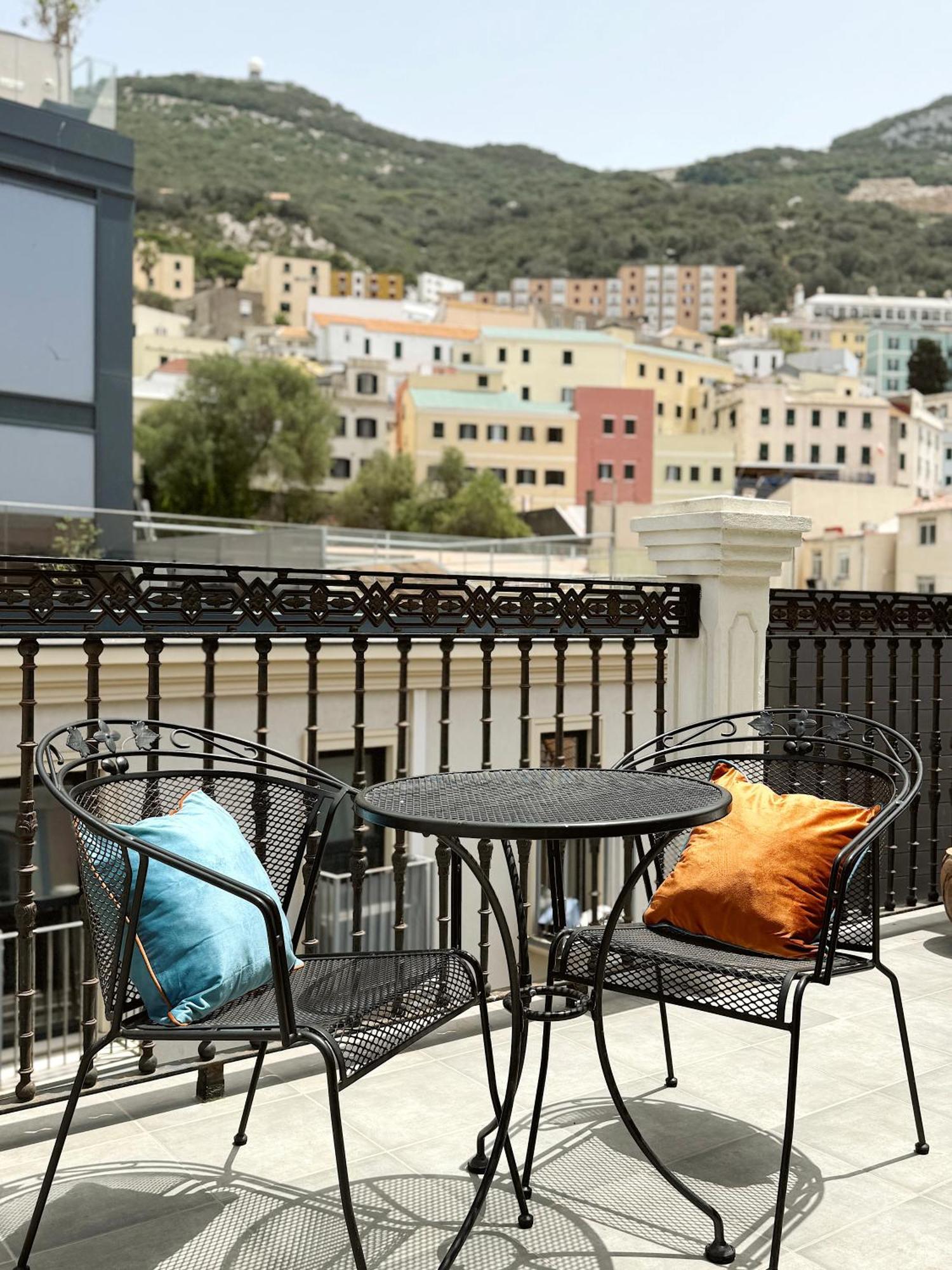 Master Penthouse Double Room Ensuite With Private Terrace - Grand Central House Gibraltar Extérieur photo